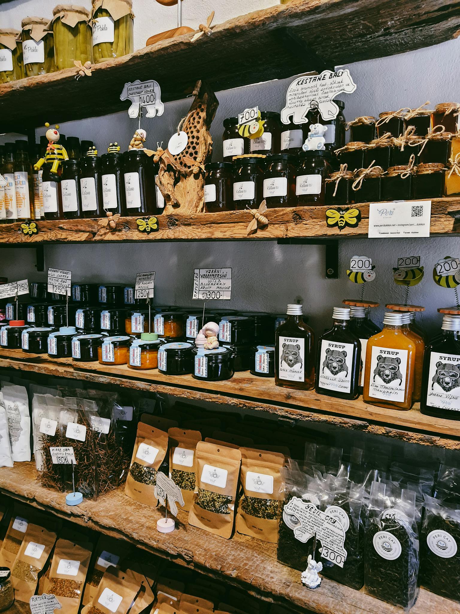 Explore a charming rustic display of honey jars and herbal teas in Rize, Türkiye.